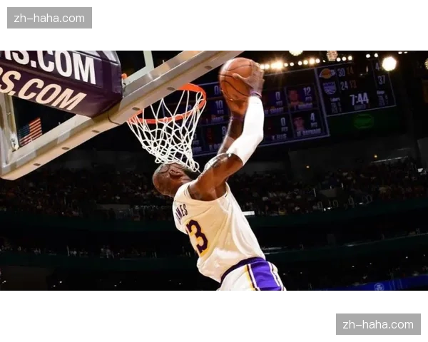 41岁詹姆斯末节平筐暴扣 高龄球员竞技状态引热议